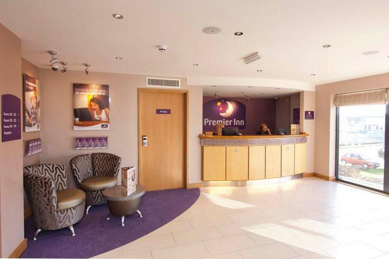 Premier Inn Newton Abbot Exterior foto